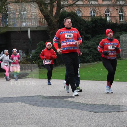 08.12.2024 - St. Pauli X-Mass-Run No. 14 Strokosch-Dieckow http://msf.ph/oto/7505991 08.12.2024 09:41:36 Laufen 10, 1232, 1243, 2758, 165, 129, 282, 23 meine-sportfotos.de