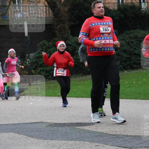 08.12.2024 - St. Pauli X-Mass-Run No. 14 Strokosch-Dieckow http://msf.ph/oto/7505993 08.12.2024 09:41:36 Laufen 1232, 1243, 2758, 2758, 165, 129 meine-sportfotos.de