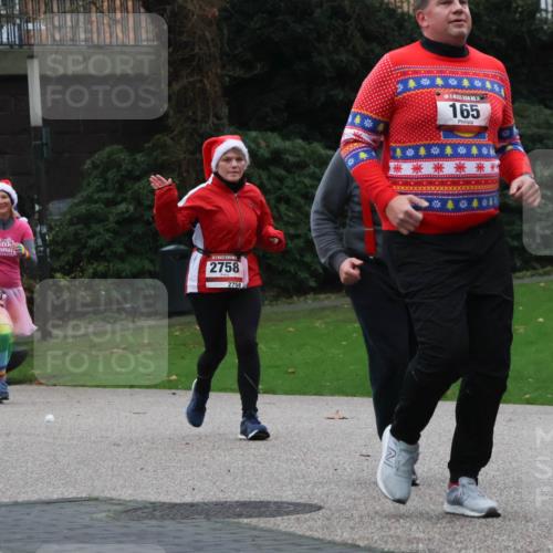 08.12.2024 - St. Pauli X-Mass-Run No. 14 Strokosch-Dieckow http://msf.ph/oto/7505996 08.12.2024 09:41:36 Laufen 1910, 2758, 2758, 1232, 1243, 14, 165 meine-sportfotos.de