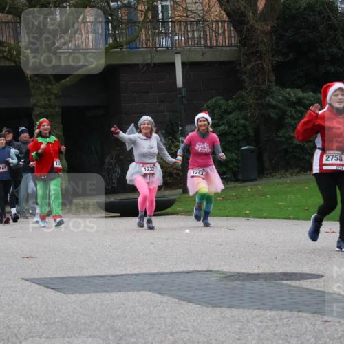 08.12.2024 - St. Pauli X-Mass-Run No. 14 Strokosch-Dieckow http://msf.ph/oto/7506003 08.12.2024 09:41:37 Laufen 25, 3317, 2165, 10, 3083, 3072, 1232, 1243, 2758, 2758 meine-sportfotos.de