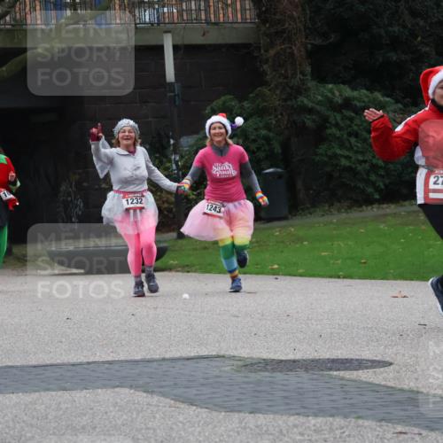08.12.2024 - St. Pauli X-Mass-Run No. 14 Strokosch-Dieckow http://msf.ph/oto/7506004 08.12.2024 09:41:37 Laufen 2758, 2758, 1232, 2165, 1243 meine-sportfotos.de