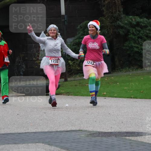 08.12.2024 - St. Pauli X-Mass-Run No. 14 Strokosch-Dieckow http://msf.ph/oto/7506008 08.12.2024 09:41:38 Laufen 2165, 89, 10, 1232, 1910, 1243 meine-sportfotos.de