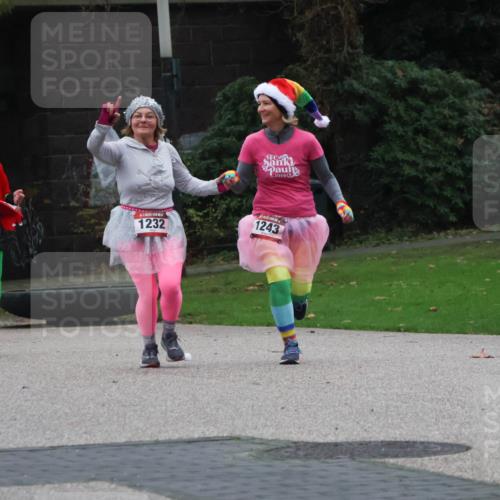 08.12.2024 - St. Pauli X-Mass-Run No. 14 Strokosch-Dieckow http://msf.ph/oto/7506011 08.12.2024 09:41:38 Laufen 1910, 165, 1232, 1243 meine-sportfotos.de