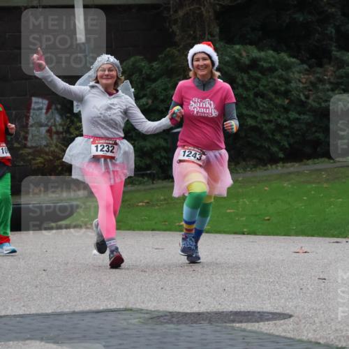 08.12.2024 - St. Pauli X-Mass-Run No. 14 Strokosch-Dieckow http://msf.ph/oto/7506015 08.12.2024 09:41:38 Laufen 91, 891, 1232, 10, 1243 meine-sportfotos.de