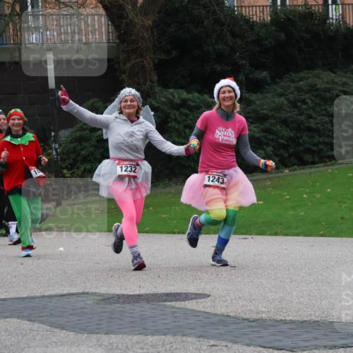 08.12.2024 - St. Pauli X-Mass-Run No. 14 Strokosch-Dieckow http://msf.ph/oto/7506019 08.12.2024 09:41:39 Laufen 2165, 1232, 19190, 1243 meine-sportfotos.de