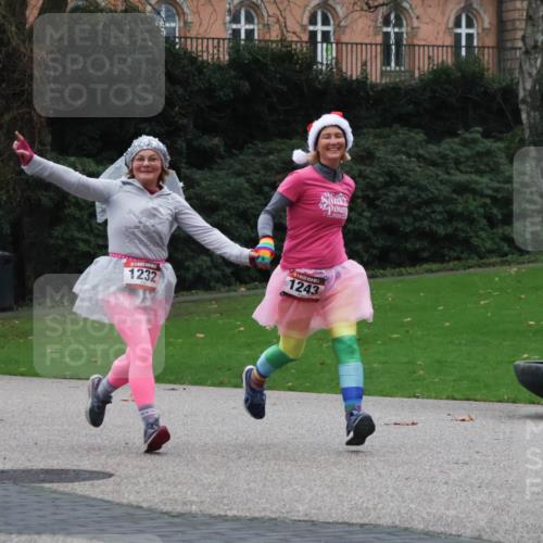 08.12.2024 - St. Pauli X-Mass-Run No. 14 Strokosch-Dieckow http://msf.ph/oto/7506023 08.12.2024 09:41:39 Laufen 10, 1918, 1232, 1243 meine-sportfotos.de