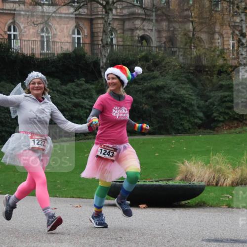 08.12.2024 - St. Pauli X-Mass-Run No. 14 Strokosch-Dieckow http://msf.ph/oto/7506028 08.12.2024 09:41:40 Laufen 1919, 1232, 1243 meine-sportfotos.de