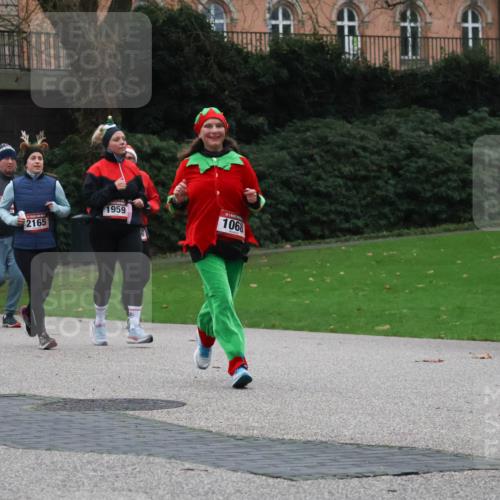 08.12.2024 - St. Pauli X-Mass-Run No. 14 Strokosch-Dieckow http://msf.ph/oto/7506036 08.12.2024 09:41:41 Laufen 1959, 331, 3313, 2165, 1068 meine-sportfotos.de