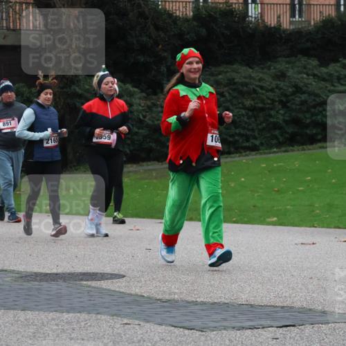 08.12.2024 - St. Pauli X-Mass-Run No. 14 Strokosch-Dieckow http://msf.ph/oto/7506039 08.12.2024 09:41:41 Laufen 3313, 3318, 891, 2165, 106, 59 meine-sportfotos.de