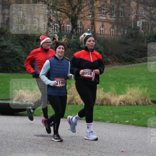08.12.2024 - St. Pauli X-Mass-Run No. 14 Strokosch-Dieckow http://msf.ph/oto/7506055 08.12.2024 09:41:45 Laufen 3313, 3165, 959 meine-sportfotos.de