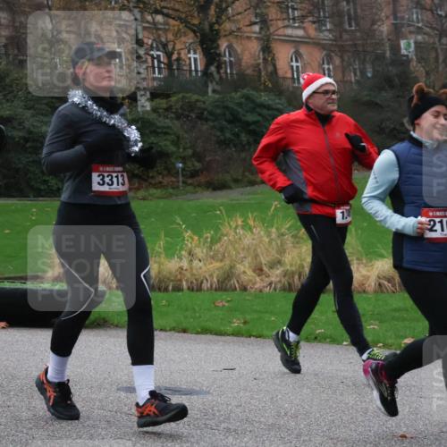 08.12.2024 - St. Pauli X-Mass-Run No. 14 Strokosch-Dieckow http://msf.ph/oto/7506061 08.12.2024 09:41:45 Laufen 2833, 3313, 2165, 959 meine-sportfotos.de