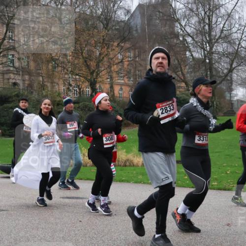 08.12.2024 - St. Pauli X-Mass-Run No. 14 Strokosch-Dieckow http://msf.ph/oto/7506070 08.12.2024 09:41:46 Laufen 3318, 3311, 3072, 891, 308, 2833, 2833, 3313, 1 meine-sportfotos.de