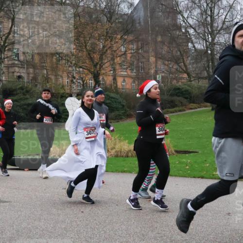 08.12.2024 - St. Pauli X-Mass-Run No. 14 Strokosch-Dieckow http://msf.ph/oto/7506073 08.12.2024 09:41:47 Laufen 3318, 331, 3317, 3072, 191, 308, 28, 3313 meine-sportfotos.de