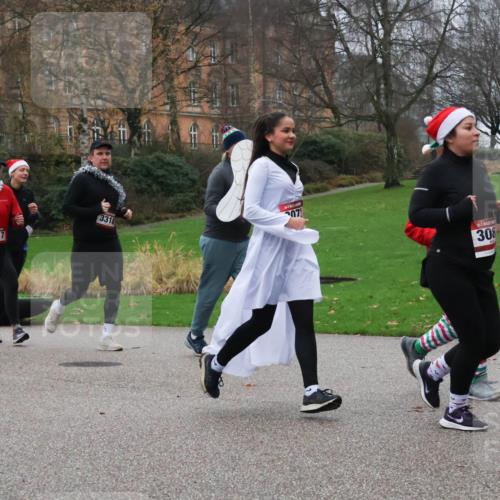 08.12.2024 - St. Pauli X-Mass-Run No. 14 Strokosch-Dieckow http://msf.ph/oto/7506076 08.12.2024 09:41:47 Laufen 3311, 3317, 3318, 307, 308 meine-sportfotos.de