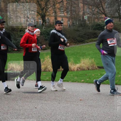 08.12.2024 - St. Pauli X-Mass-Run No. 14 Strokosch-Dieckow http://msf.ph/oto/7506081 08.12.2024 09:41:48 Laufen 3077, 3311, 3311, 3318, 891, 891 meine-sportfotos.de