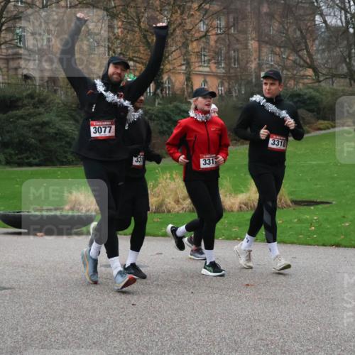08.12.2024 - St. Pauli X-Mass-Run No. 14 Strokosch-Dieckow http://msf.ph/oto/7506085 08.12.2024 09:41:48 Laufen 3257, 3077, 3318, 331, 331, 891 meine-sportfotos.de
