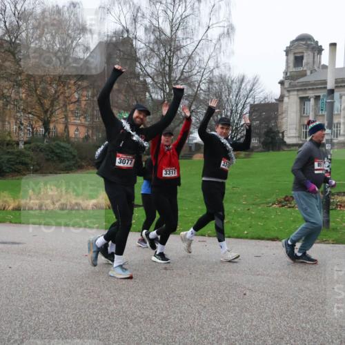 08.12.2024 - St. Pauli X-Mass-Run No. 14 Strokosch-Dieckow http://msf.ph/oto/7506092 08.12.2024 09:41:49 Laufen 325, 3257, 891, 331, 3077, 3317 meine-sportfotos.de