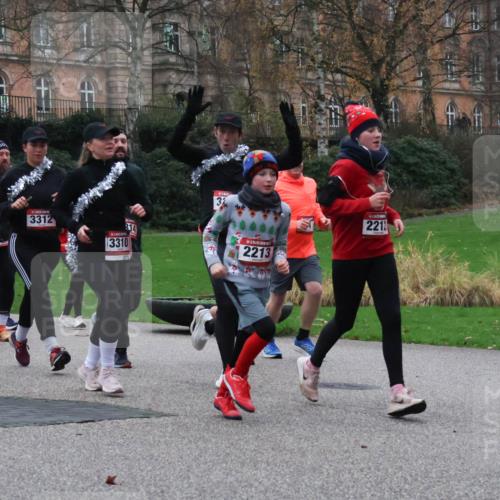 08.12.2024 - St. Pauli X-Mass-Run No. 14 Strokosch-Dieckow http://msf.ph/oto/7506105 08.12.2024 09:41:51 Laufen 3316, 3312, 814, 3310, 3, 24, 2212, 2213 meine-sportfotos.de