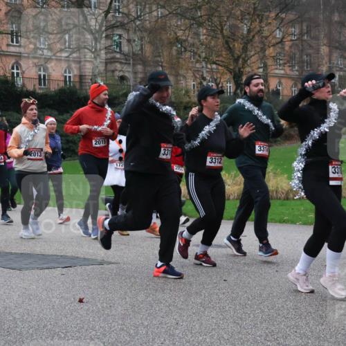 08.12.2024 - St. Pauli X-Mass-Run No. 14 Strokosch-Dieckow http://msf.ph/oto/7506116 08.12.2024 09:41:52 Laufen 2955, 2093, 2013, 098, 2015, 172, 331, 2094, 3312, 3314, 89, 3310, 33 meine-sportfotos.de