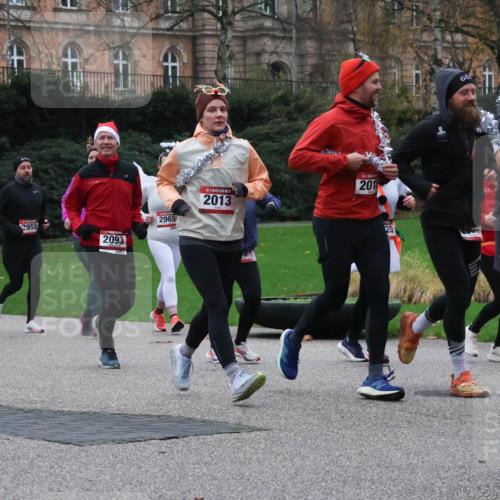 08.12.2024 - St. Pauli X-Mass-Run No. 14 Strokosch-Dieckow http://msf.ph/oto/7506121 08.12.2024 09:41:53 Laufen 2819, 2955, 2093, 2003, 2965, 2013, 201, 20, 3316 meine-sportfotos.de
