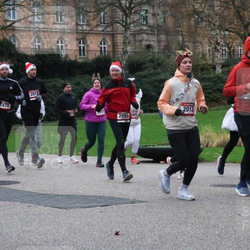 08.12.2024 - St. Pauli X-Mass-Run No. 14 Strokosch-Dieckow http://msf.ph/oto/7506124 08.12.2024 09:41:53 Laufen 620, 1678, 2819, 2093, 2965, 2093, 2013, 2015 meine-sportfotos.de