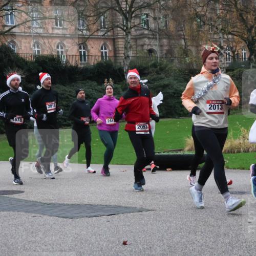 08.12.2024 - St. Pauli X-Mass-Run No. 14 Strokosch-Dieckow http://msf.ph/oto/7506127 08.12.2024 09:41:53 Laufen 678, 620, 2819, 281, 2093, 2003, 2013, 201 meine-sportfotos.de