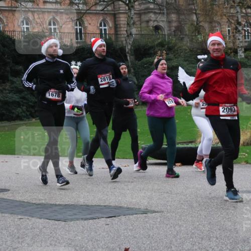 08.12.2024 - St. Pauli X-Mass-Run No. 14 Strokosch-Dieckow http://msf.ph/oto/7506132 08.12.2024 09:41:54 Laufen 620, 1678, 2819, 281, 29, 2093, 2093 meine-sportfotos.de