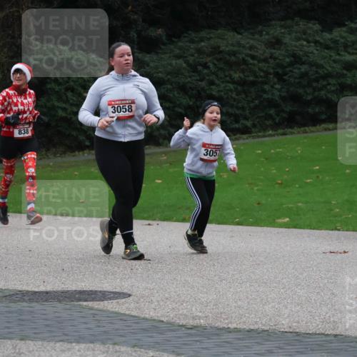 08.12.2024 - St. Pauli X-Mass-Run No. 14 Strokosch-Dieckow http://msf.ph/oto/7506142 08.12.2024 09:41:56 Laufen 838, 3058, 3057 meine-sportfotos.de