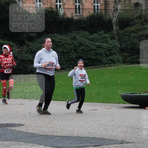 08.12.2024 - St. Pauli X-Mass-Run No. 14 Strokosch-Dieckow http://msf.ph/oto/7506147 08.12.2024 09:41:57 Laufen 838, 3058, 305 meine-sportfotos.de