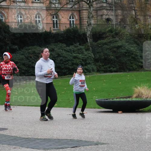 08.12.2024 - St. Pauli X-Mass-Run No. 14 Strokosch-Dieckow http://msf.ph/oto/7506148 08.12.2024 09:41:57 Laufen 838, 058, 305 meine-sportfotos.de