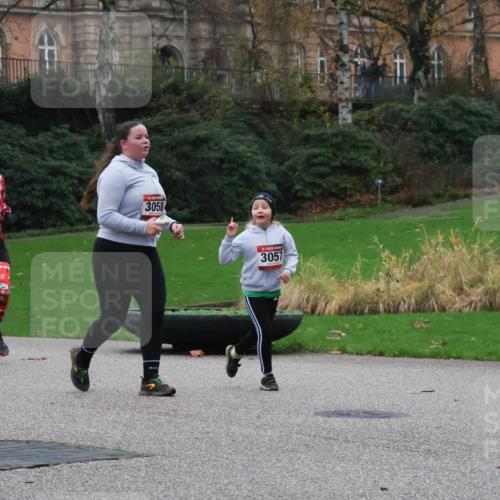08.12.2024 - St. Pauli X-Mass-Run No. 14 Strokosch-Dieckow http://msf.ph/oto/7506154 08.12.2024 09:41:58 Laufen 838, 3058, 3057 meine-sportfotos.de
