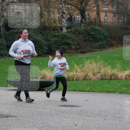 08.12.2024 - St. Pauli X-Mass-Run No. 14 Strokosch-Dieckow http://msf.ph/oto/7506155 08.12.2024 09:41:59 Laufen 838, 3058, 3057 meine-sportfotos.de