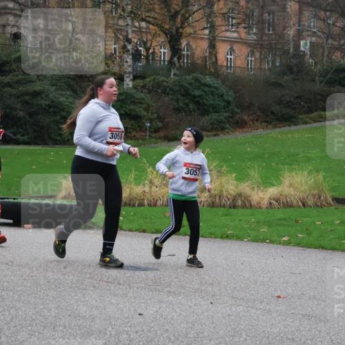 08.12.2024 - St. Pauli X-Mass-Run No. 14 Strokosch-Dieckow http://msf.ph/oto/7506159 08.12.2024 09:41:59 Laufen 838, 3058, 3057 meine-sportfotos.de