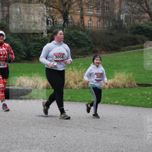 08.12.2024 - St. Pauli X-Mass-Run No. 14 Strokosch-Dieckow http://msf.ph/oto/7506162 08.12.2024 09:41:59 Laufen 4, 3058, 838, 3057 meine-sportfotos.de
