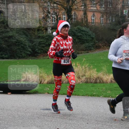 08.12.2024 - St. Pauli X-Mass-Run No. 14 Strokosch-Dieckow http://msf.ph/oto/7506166 08.12.2024 09:42:00 Laufen 838, 14, 3058 meine-sportfotos.de