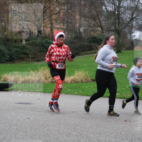 08.12.2024 - St. Pauli X-Mass-Run No. 14 Strokosch-Dieckow http://msf.ph/oto/7506168 08.12.2024 09:42:01 Laufen 33, 838, 3058, 305 meine-sportfotos.de
