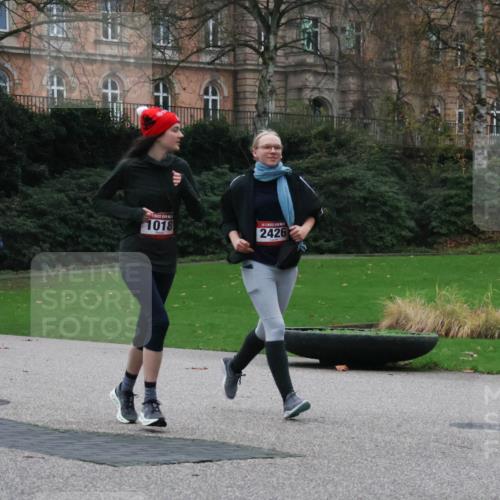 08.12.2024 - St. Pauli X-Mass-Run No. 14 Strokosch-Dieckow http://msf.ph/oto/7506172 08.12.2024 09:42:02 Laufen 451, 1018, 2426 meine-sportfotos.de