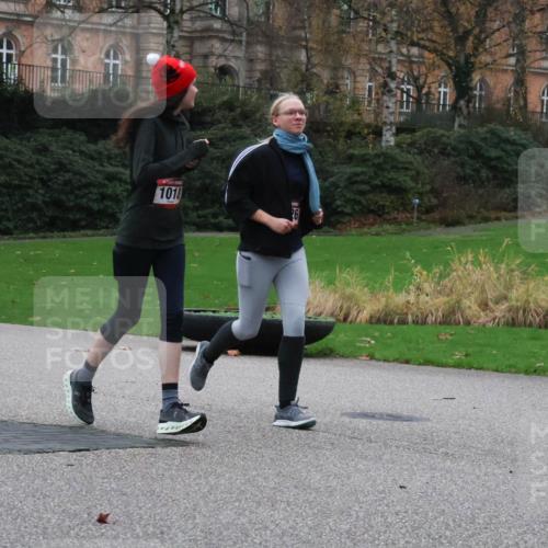 08.12.2024 - St. Pauli X-Mass-Run No. 14 Strokosch-Dieckow http://msf.ph/oto/7506177 08.12.2024 09:42:02 Laufen 451, 1018 meine-sportfotos.de