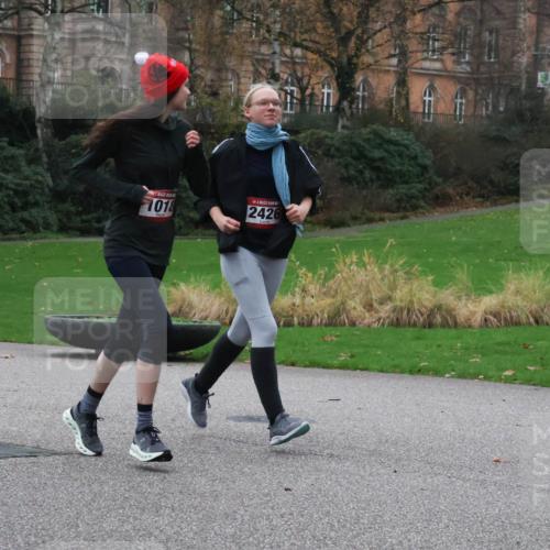 08.12.2024 - St. Pauli X-Mass-Run No. 14 Strokosch-Dieckow http://msf.ph/oto/7506179 08.12.2024 09:42:03 Laufen 1018, 2426 meine-sportfotos.de