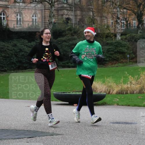 08.12.2024 - St. Pauli X-Mass-Run No. 14 Strokosch-Dieckow http://msf.ph/oto/7506215 08.12.2024 09:42:08 Laufen 815 meine-sportfotos.de