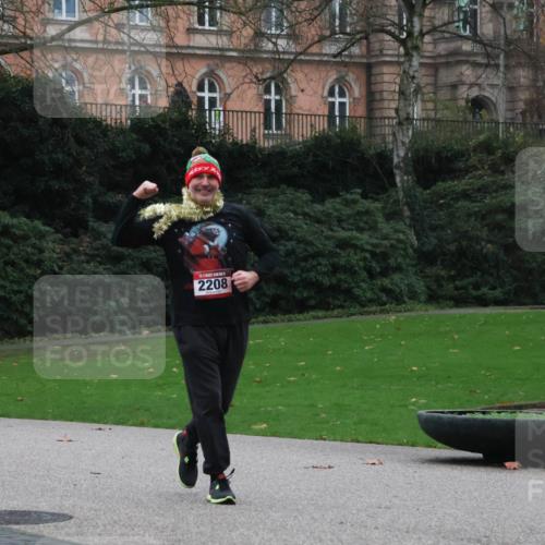 08.12.2024 - St. Pauli X-Mass-Run No. 14 Strokosch-Dieckow http://msf.ph/oto/7506229 08.12.2024 09:42:17 Laufen 2208 meine-sportfotos.de