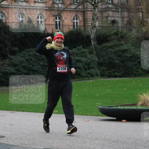 08.12.2024 - St. Pauli X-Mass-Run No. 14 Strokosch-Dieckow http://msf.ph/oto/7506232 08.12.2024 09:42:17 Laufen 2208 meine-sportfotos.de