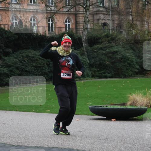 08.12.2024 - St. Pauli X-Mass-Run No. 14 Strokosch-Dieckow http://msf.ph/oto/7506234 08.12.2024 09:42:18 Laufen 2208 meine-sportfotos.de