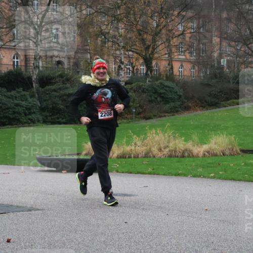08.12.2024 - St. Pauli X-Mass-Run No. 14 Strokosch-Dieckow http://msf.ph/oto/7506240 08.12.2024 09:42:19 Laufen 2208 meine-sportfotos.de