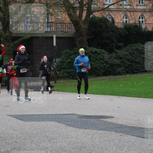08.12.2024 - St. Pauli X-Mass-Run No. 14 Strokosch-Dieckow http://msf.ph/oto/7506244 08.12.2024 09:42:20 Laufen 2968, 3010, 3006, 78, 3153 meine-sportfotos.de