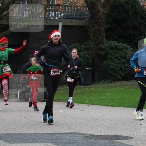 08.12.2024 - St. Pauli X-Mass-Run No. 14 Strokosch-Dieckow http://msf.ph/oto/7506254 08.12.2024 09:42:21 Laufen 2968, 3010, 30, 3006, 78, 3153 meine-sportfotos.de