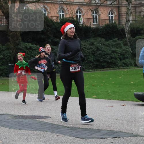 08.12.2024 - St. Pauli X-Mass-Run No. 14 Strokosch-Dieckow http://msf.ph/oto/7506264 08.12.2024 09:42:22 Laufen 3010, 2012, 3006, 315 meine-sportfotos.de