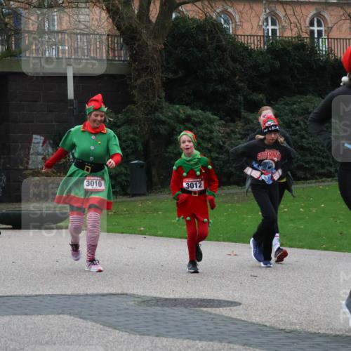 08.12.2024 - St. Pauli X-Mass-Run No. 14 Strokosch-Dieckow http://msf.ph/oto/7506267 08.12.2024 09:42:23 Laufen 2969, 2968, 3010, 3012, 3006 meine-sportfotos.de