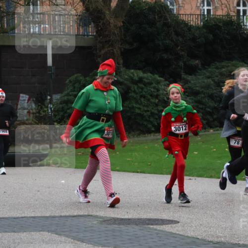 08.12.2024 - St. Pauli X-Mass-Run No. 14 Strokosch-Dieckow http://msf.ph/oto/7506272 08.12.2024 09:42:23 Laufen 2969, 3010, 2968, 3012, 78, 100 meine-sportfotos.de