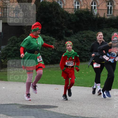 08.12.2024 - St. Pauli X-Mass-Run No. 14 Strokosch-Dieckow http://msf.ph/oto/7506274 08.12.2024 09:42:23 Laufen 2968, 301, 3012, 78 meine-sportfotos.de